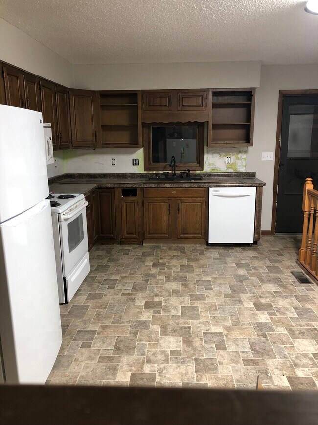 Kitchen - 435 S Ridge Rd