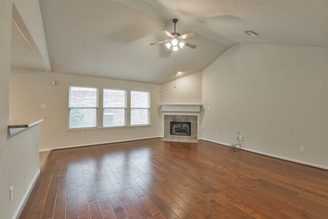 Foto del edificio - 42 Prairie Oak Dr