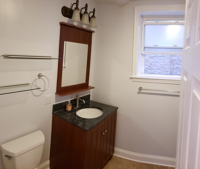 Bathroom w/ Granite Counter Vanity 8'x6' - 4648 N Saint Louis Ave