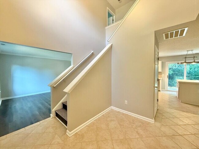 Building Photo - 301 Siena Dr