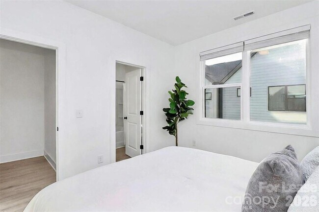 Foto del edificio - 212 Nelson Ave