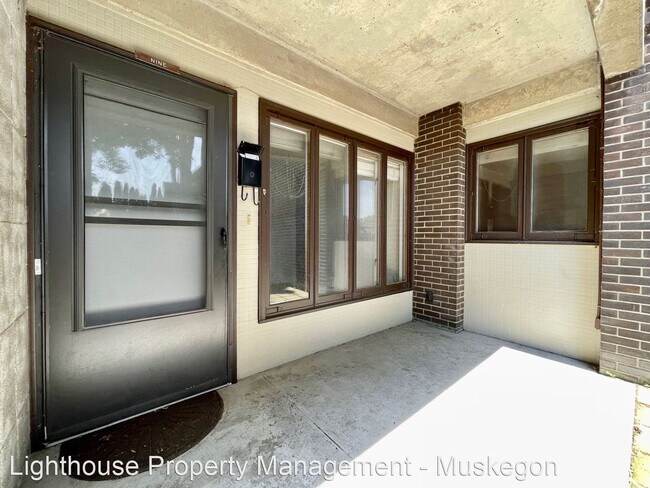 Building Photo - 2 br, 1 bath House - 815 S. Despelder #9