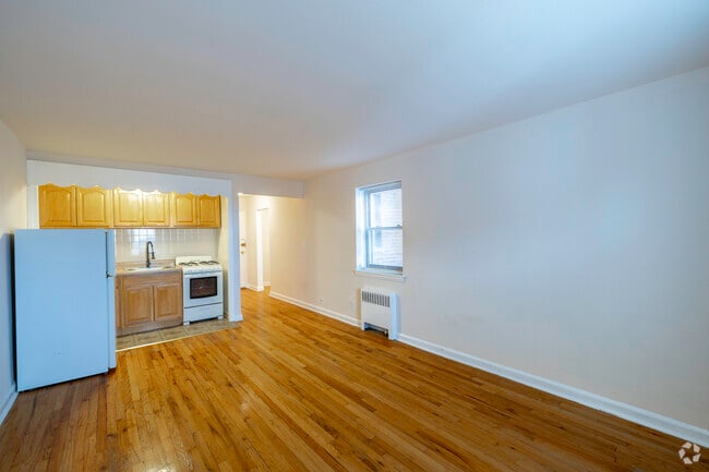 0BR, 1BA - 350 SF - Living & Bedroom Area - King Alfred Apartments