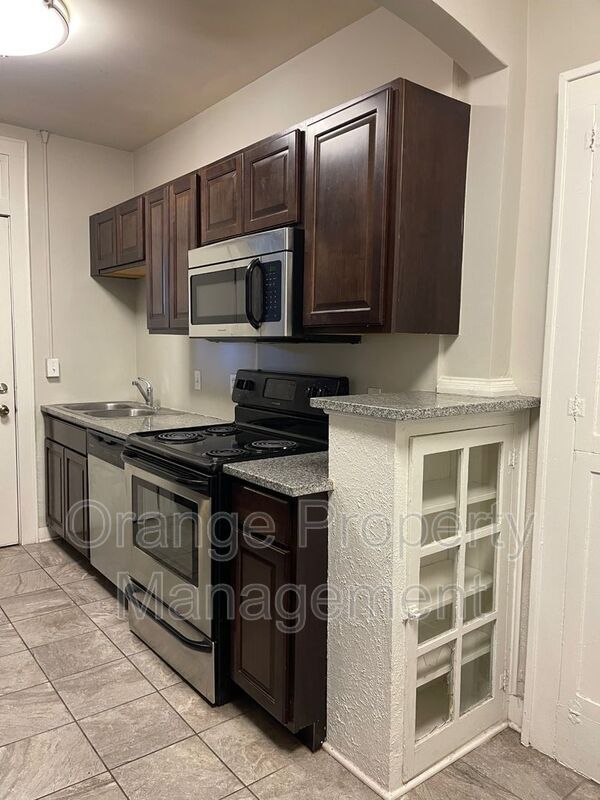 Foto principal - 3302 Burt St