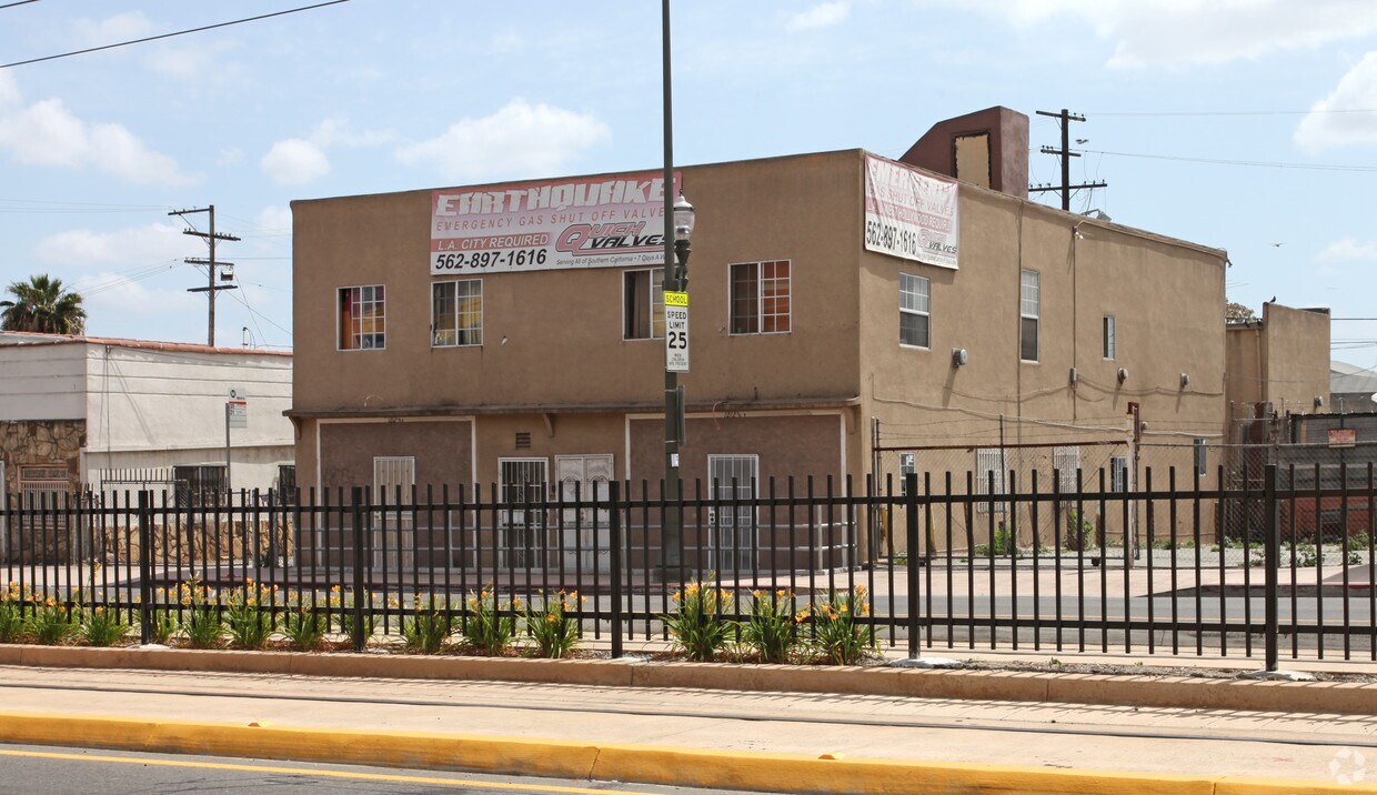 Primary Photo - 1212 E 1st St
