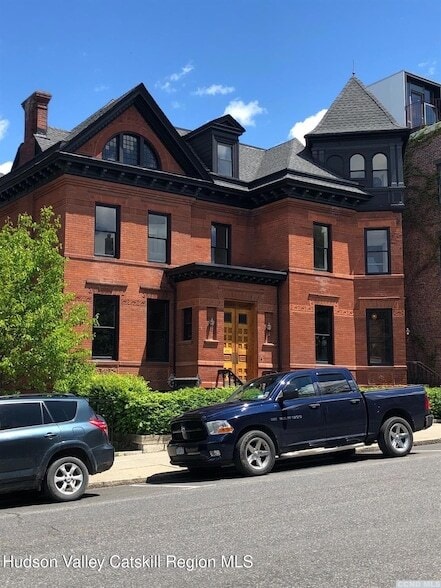 Building Photo - 420 Warren St