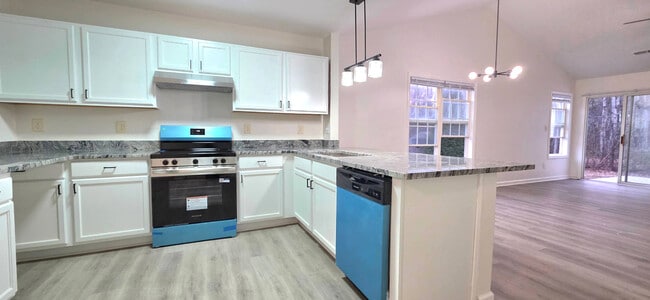 Building Photo - 6010 Newhall Rd