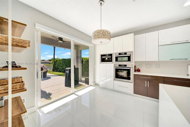 Foto del edificio - 4424 E Whitewater Ave