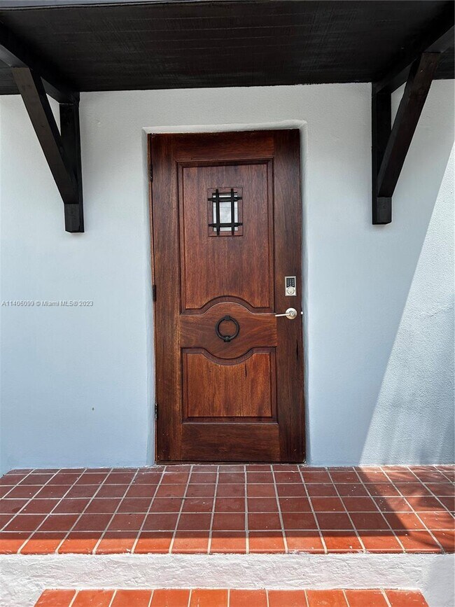 Foto del edificio - 2147 SW 11th St