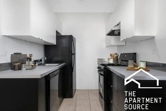 Foto del edificio - 2756 N Pine Grove Ave