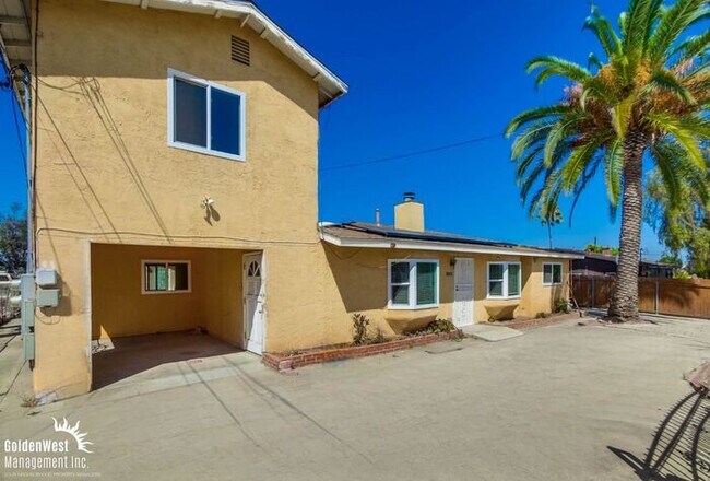 Building Photo - Spacious 4Bdm 2Ba Home with Open Floor Pla...