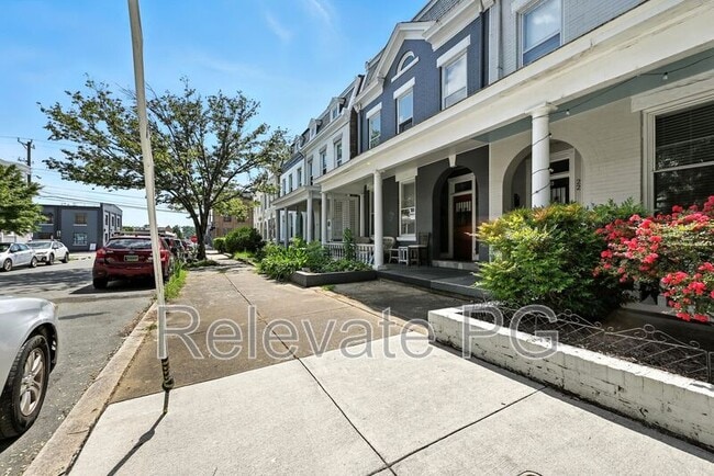 Building Photo - 24 S Davis Ave