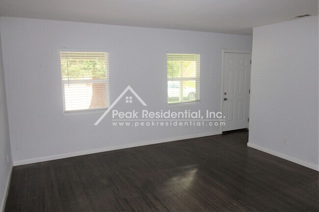 Building Photo - Charming Tahoe Park 3bd/1ba Home