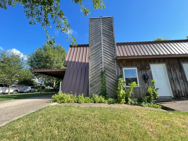 Building Photo - Affordable 2 bed in Arts District