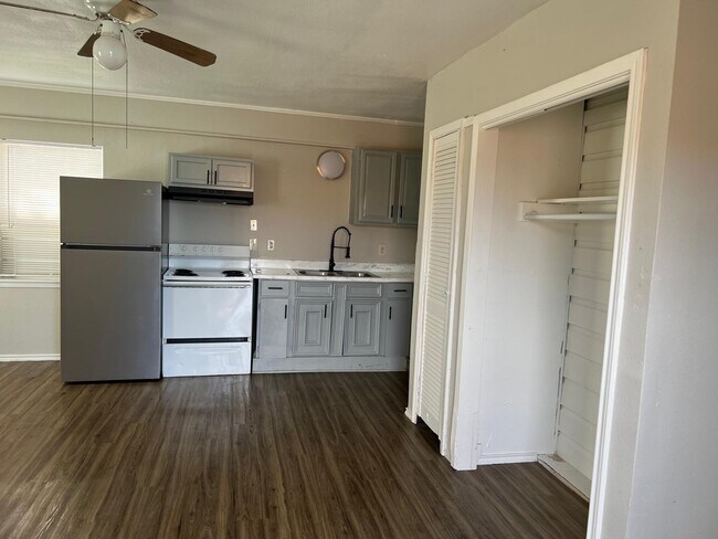 Foto del edificio - 7610 Red Robin Ln