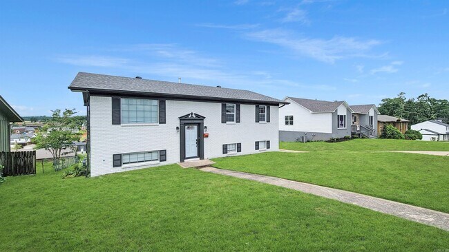 Building Photo - 14 Coachlight Dr