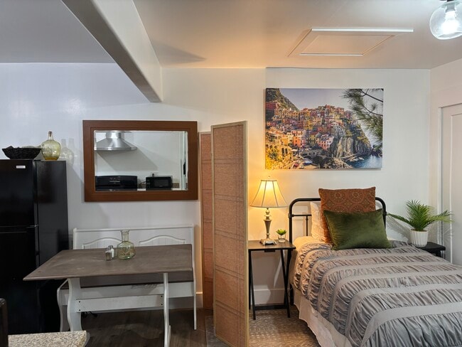 Building Photo - 329 E Mendocino Ave