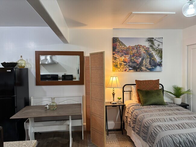 Foto del edificio - 329 E Mendocino Ave