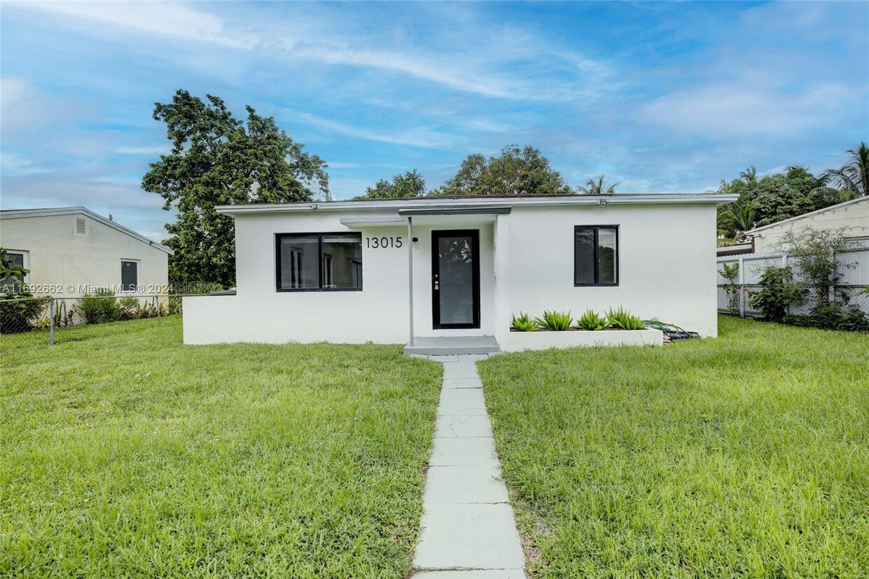 Foto principal - 13015 NW 10th Ave