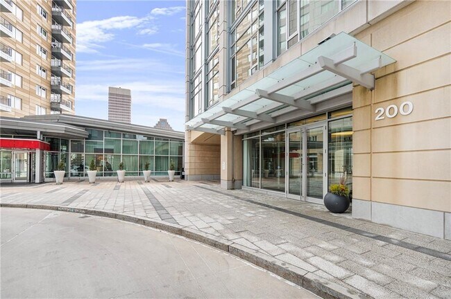 Foto del edificio - 200 W Exchange St