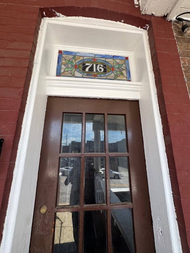 Building Photo - 716 W 36th St