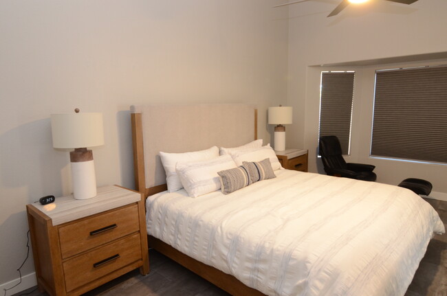 Building Photo - 1671 E Redfield Rd