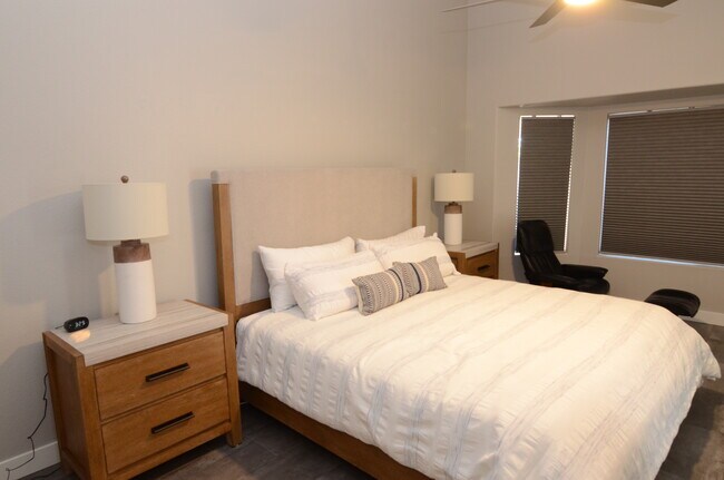 Foto del edificio - 1671 E Redfield Rd