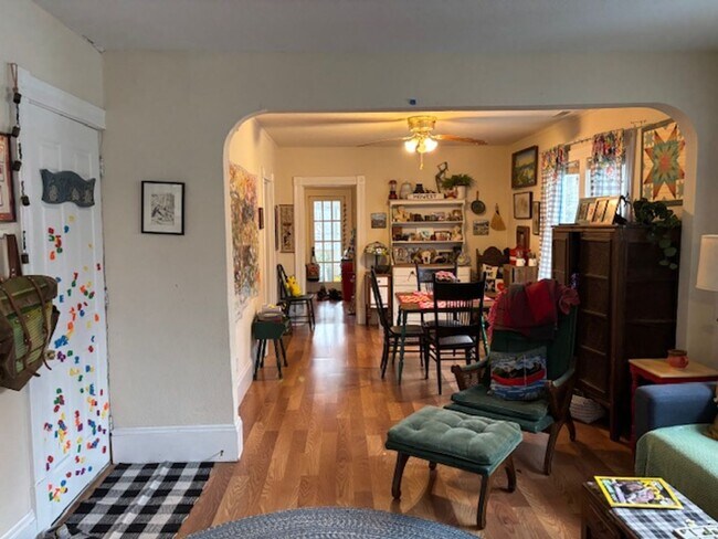 Foto del edificio - 2739 Buchanan St NE