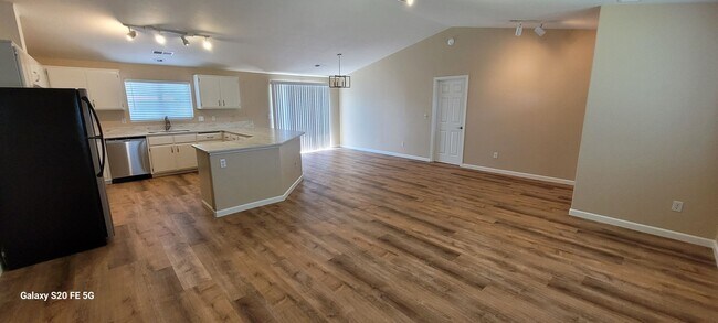 Foto del edificio - Beautiful Spacious Home for Rent