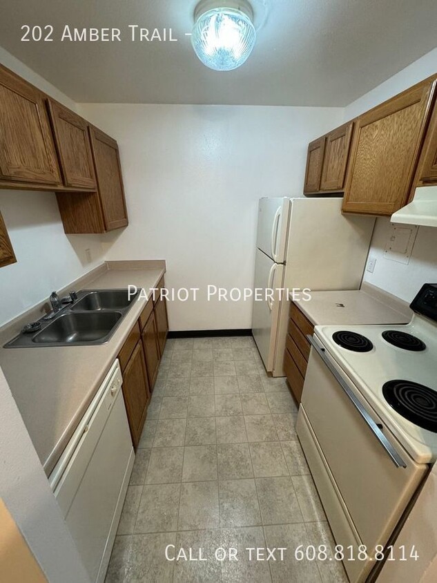 Foto principal - 2 bedroom/ 1 bath apartment in Sun Prairie...