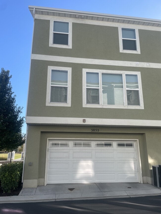 Building Photo - 3855 Gartmore Ln