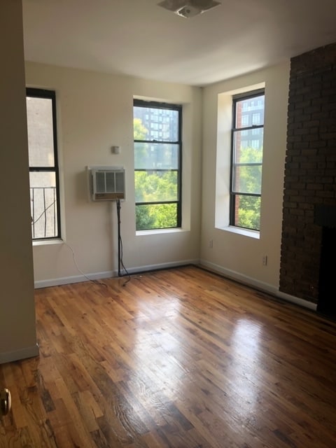 Building Photo - 76 E 1st St