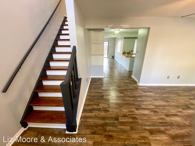 Building Photo - 2 br, 2.5 bath House - 1116 North Green Drive