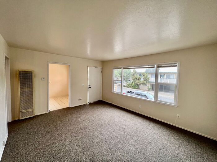 Primary Photo - Wither Avenue Corner! 1 bed 1 bath apartme...