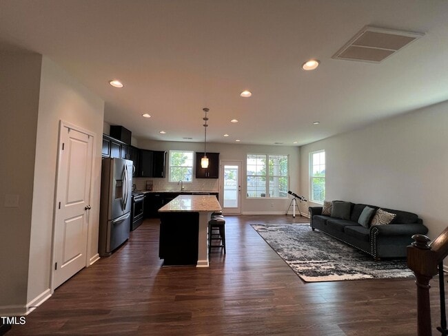 Building Photo - 1109 Little Gem Ln
