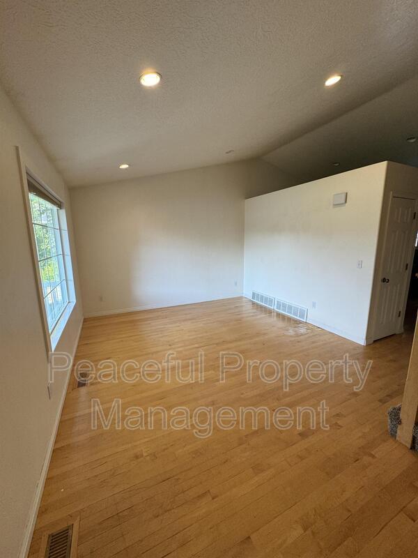 Building Photo - 4507 W Redwood Dr