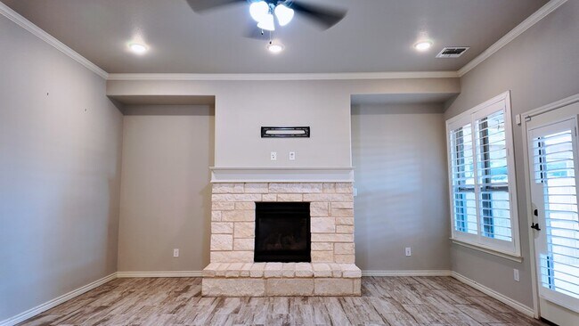 Foto del edificio - 5704 Winchester Ave