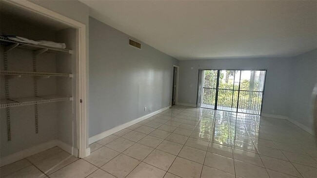 Building Photo - 16551 Blatt Blvd