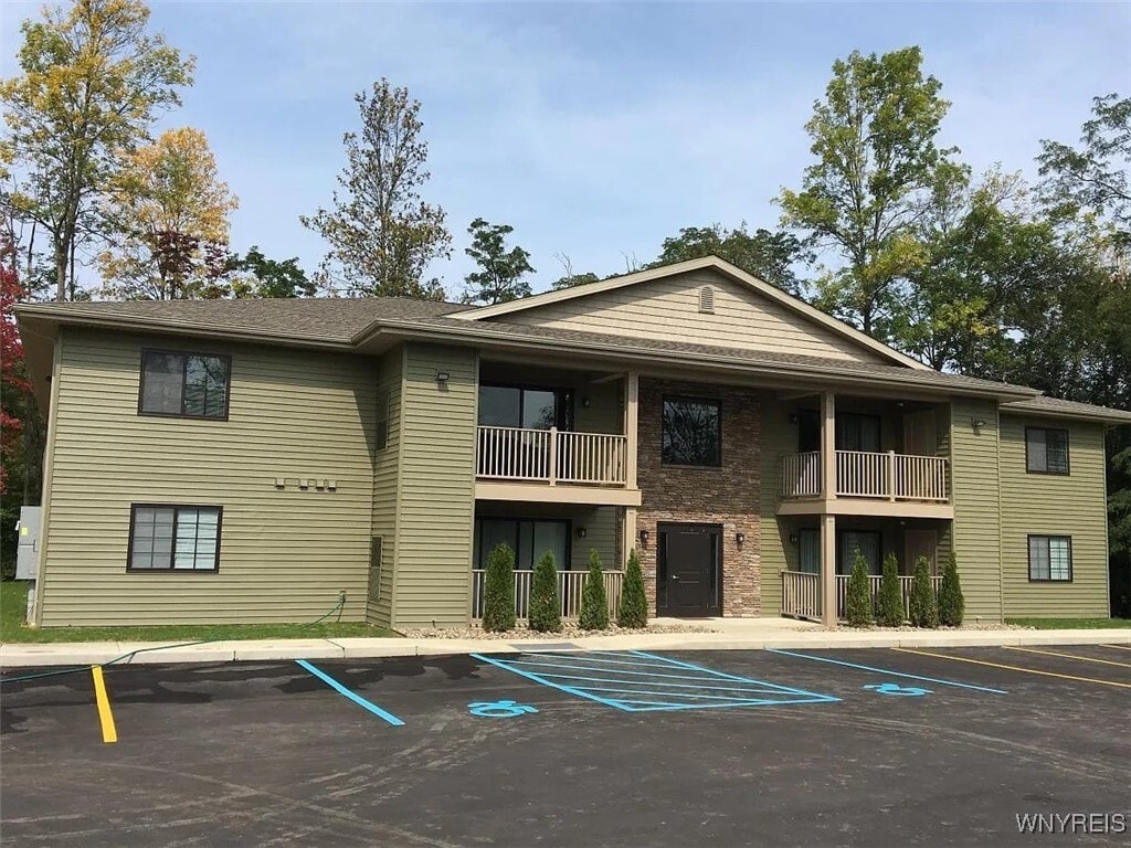 Foto principal - 6626 Erie Rd