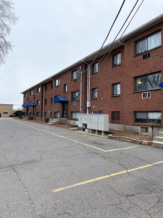 Building Photo - 580 Bridge St