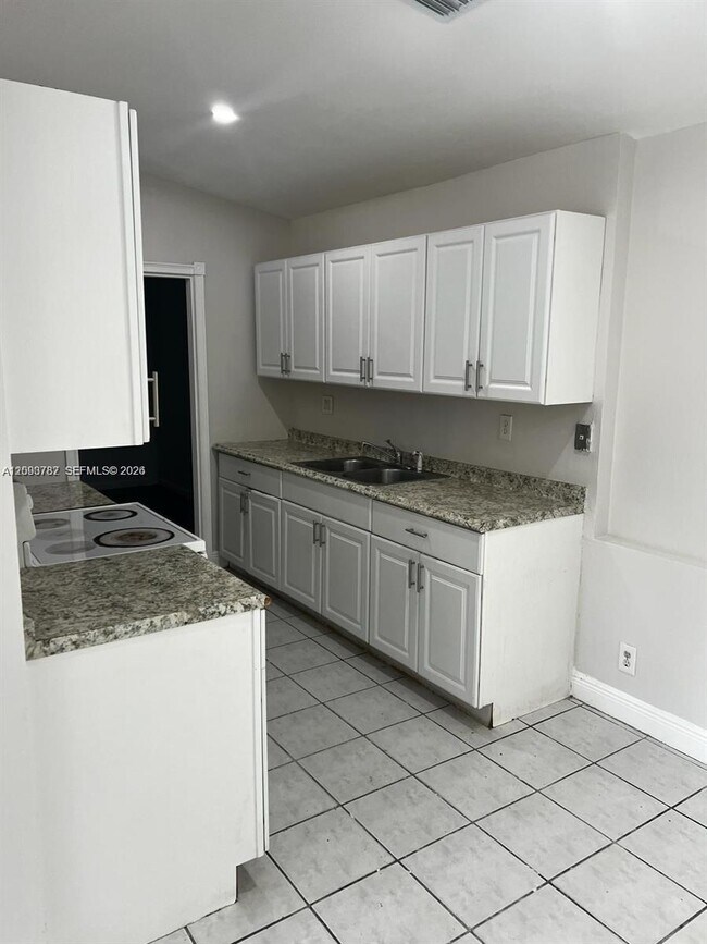 Building Photo - 7221 SW 11th Ct