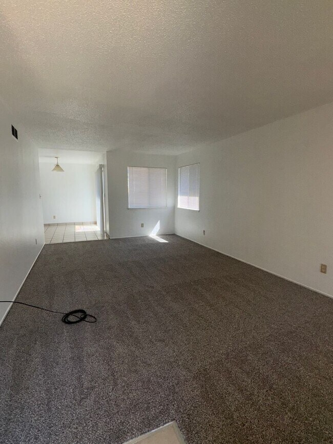 Building Photo - Ellenwood Duplex