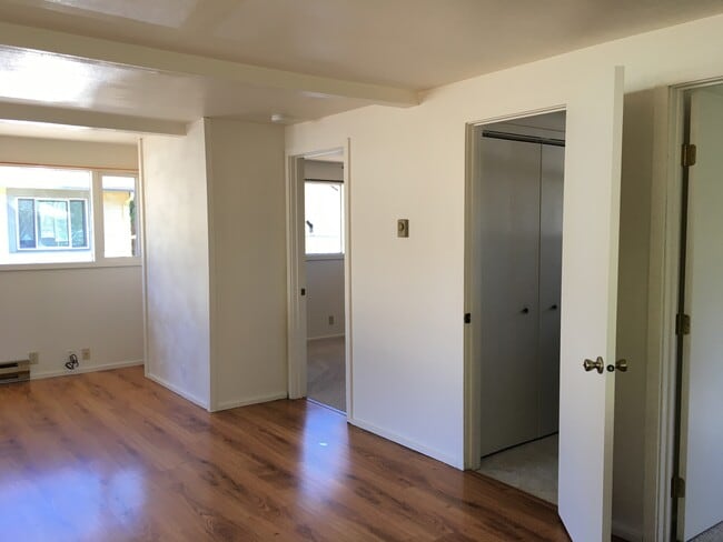 Building Photo - 101 NE Byron Pl