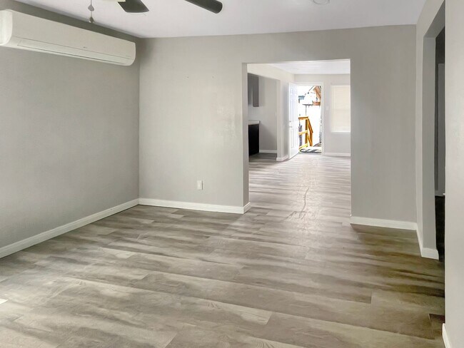 Foto del edificio - 319 N Houston St