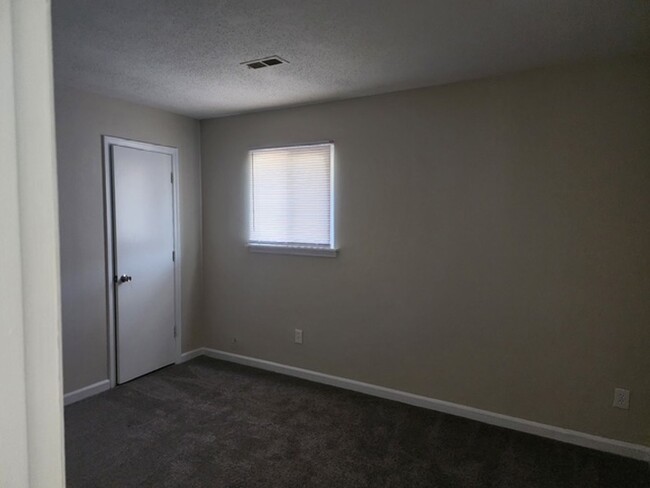 Foto del edificio - 2720 Darrow Rd