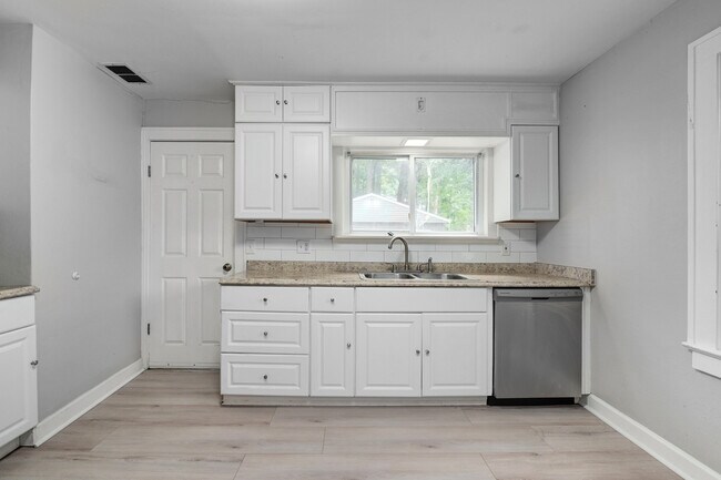 Building Photo - 2019 Beverly Hills Dr