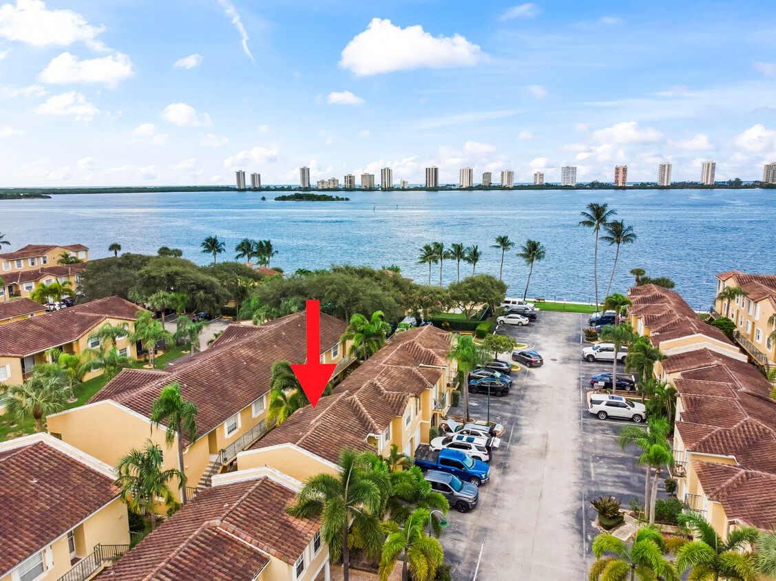 Foto principal - 1045 Lake Shore Dr