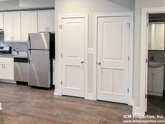 Foto del edificio - 3740 N Sheffield Ave