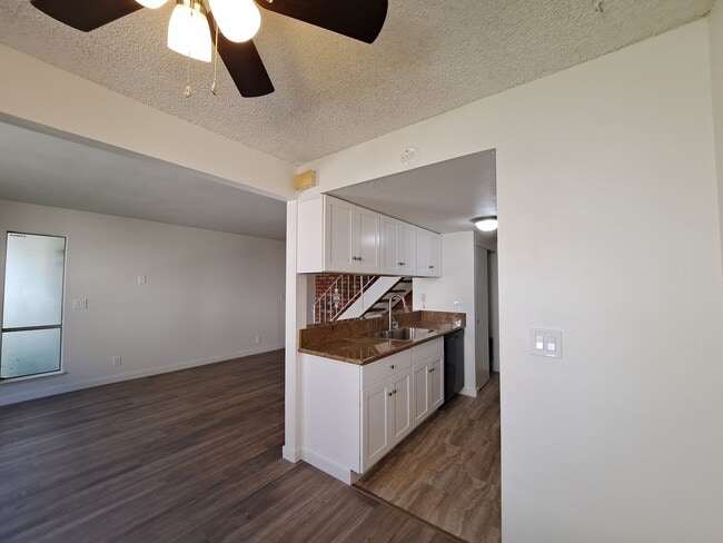Building Photo - 2635 Sextant Ave