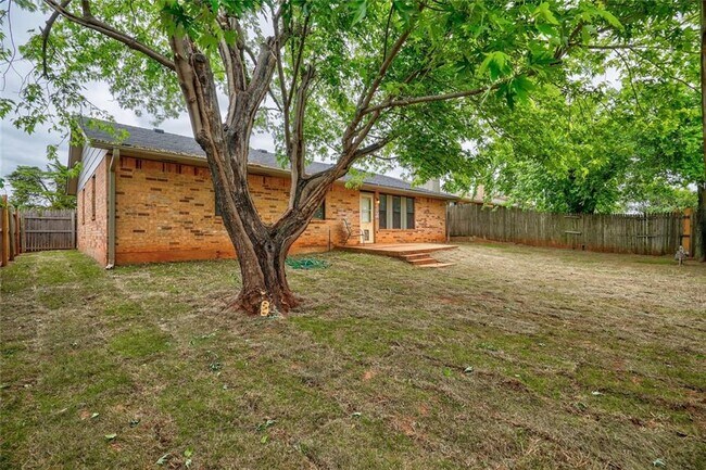 Building Photo - 1717 Apian Way